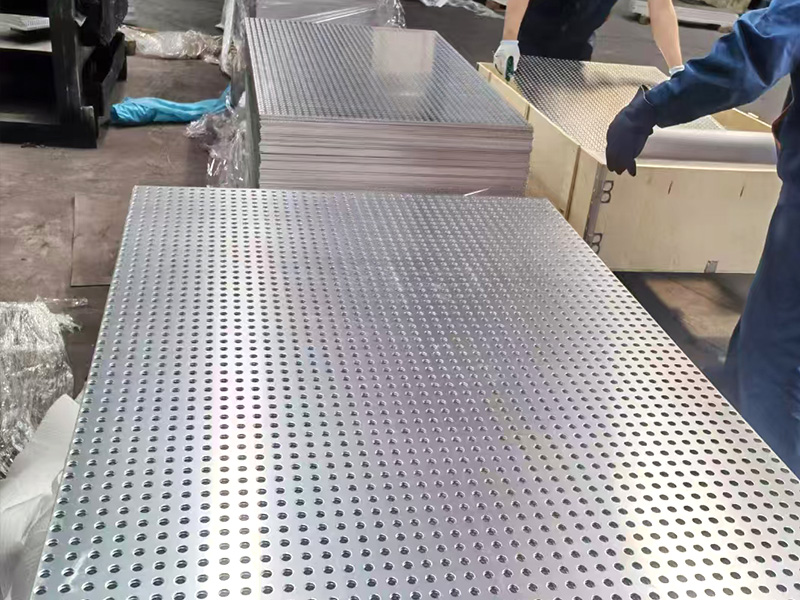 How Do We Package Perforated Metal Sheet